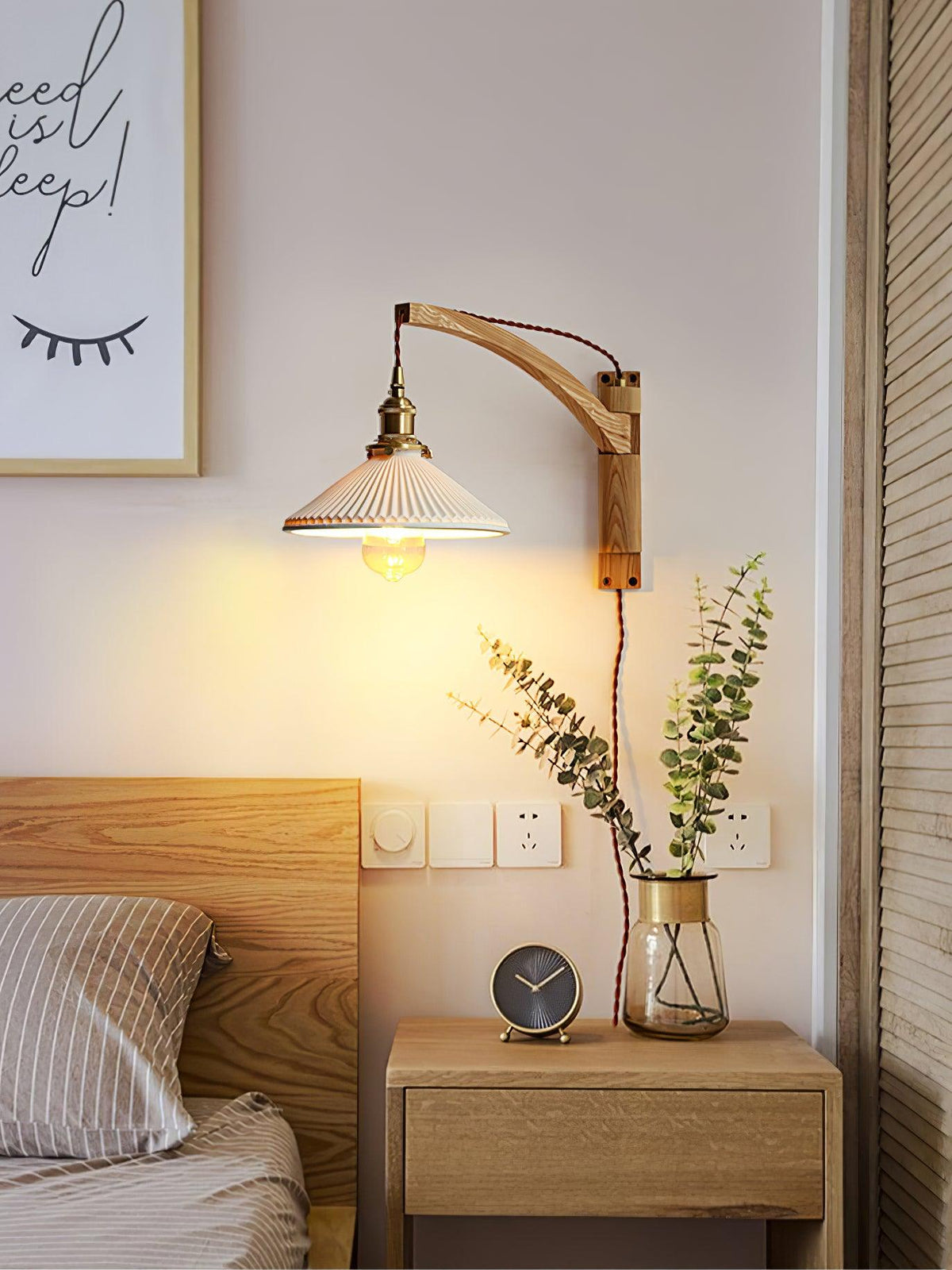 Evin Noordse kunst Swing Arm wandlamp van walnoothout en keramiek