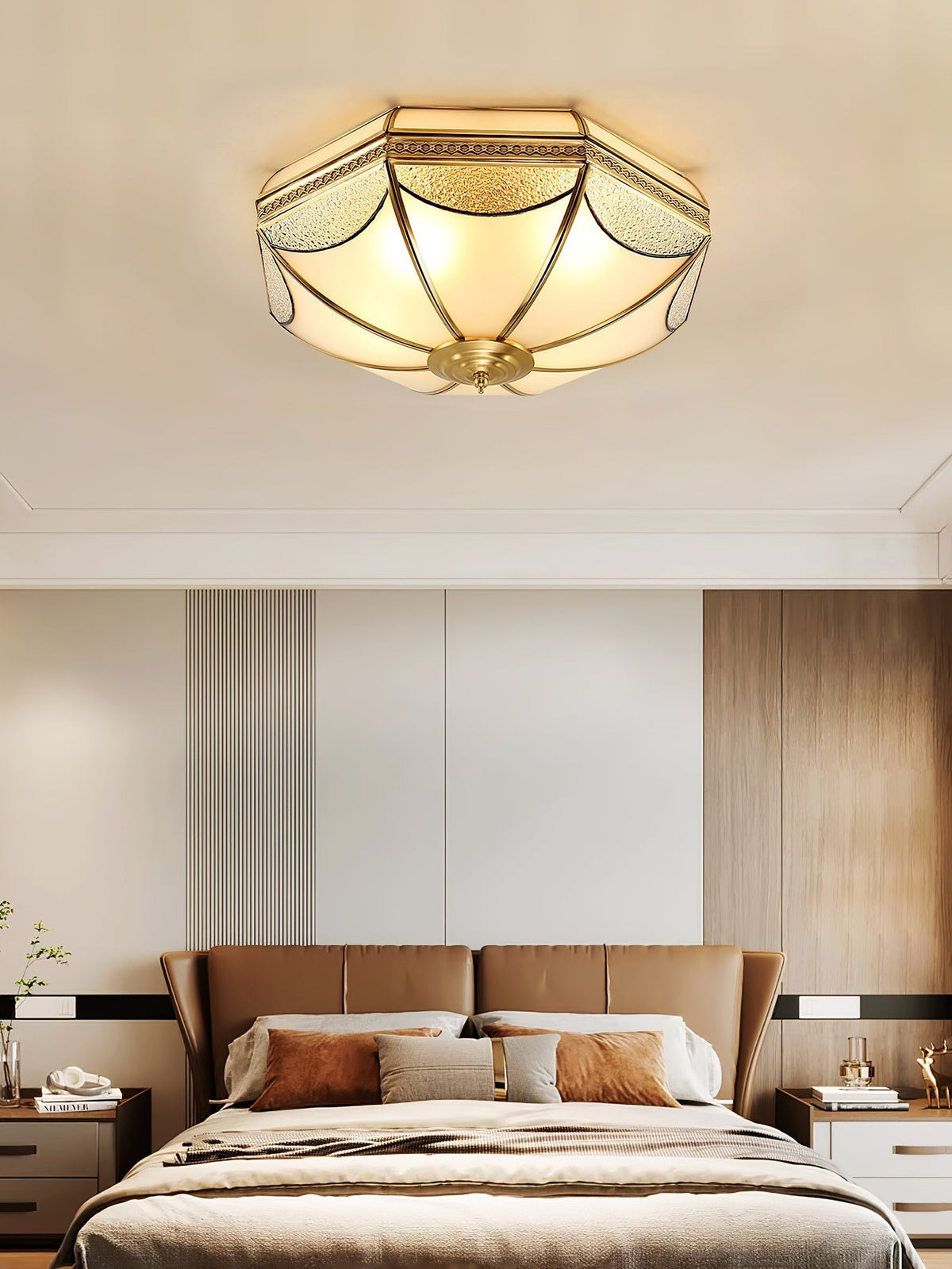 Ellaeara plafondlamp met messing en glas, domevorm