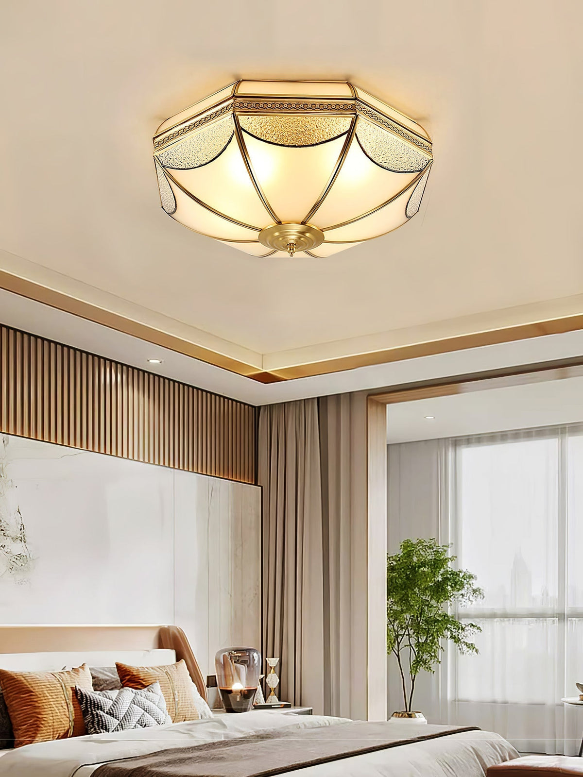 Ellaeara plafondlamp met messing en glas, domevorm