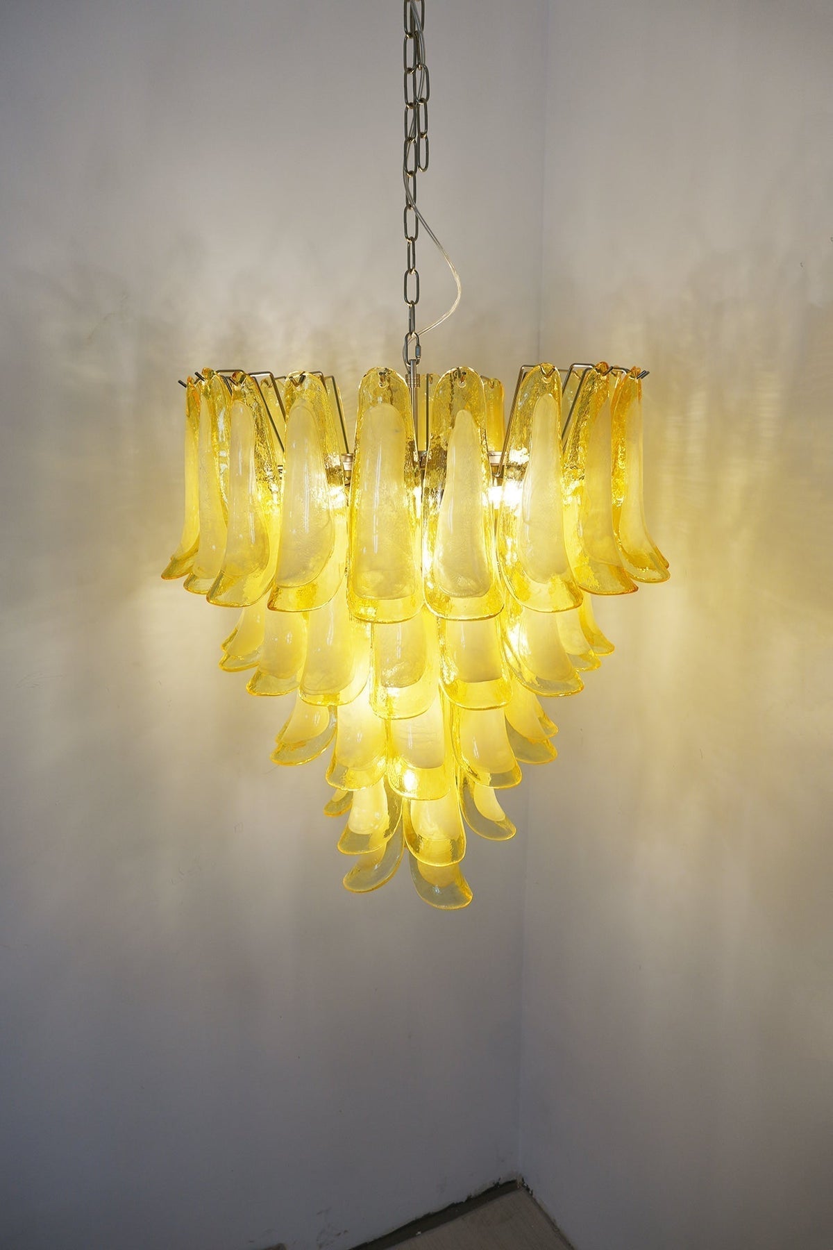 Eranos kroonluchter Murano-glas bloemblaadjes golfvorm