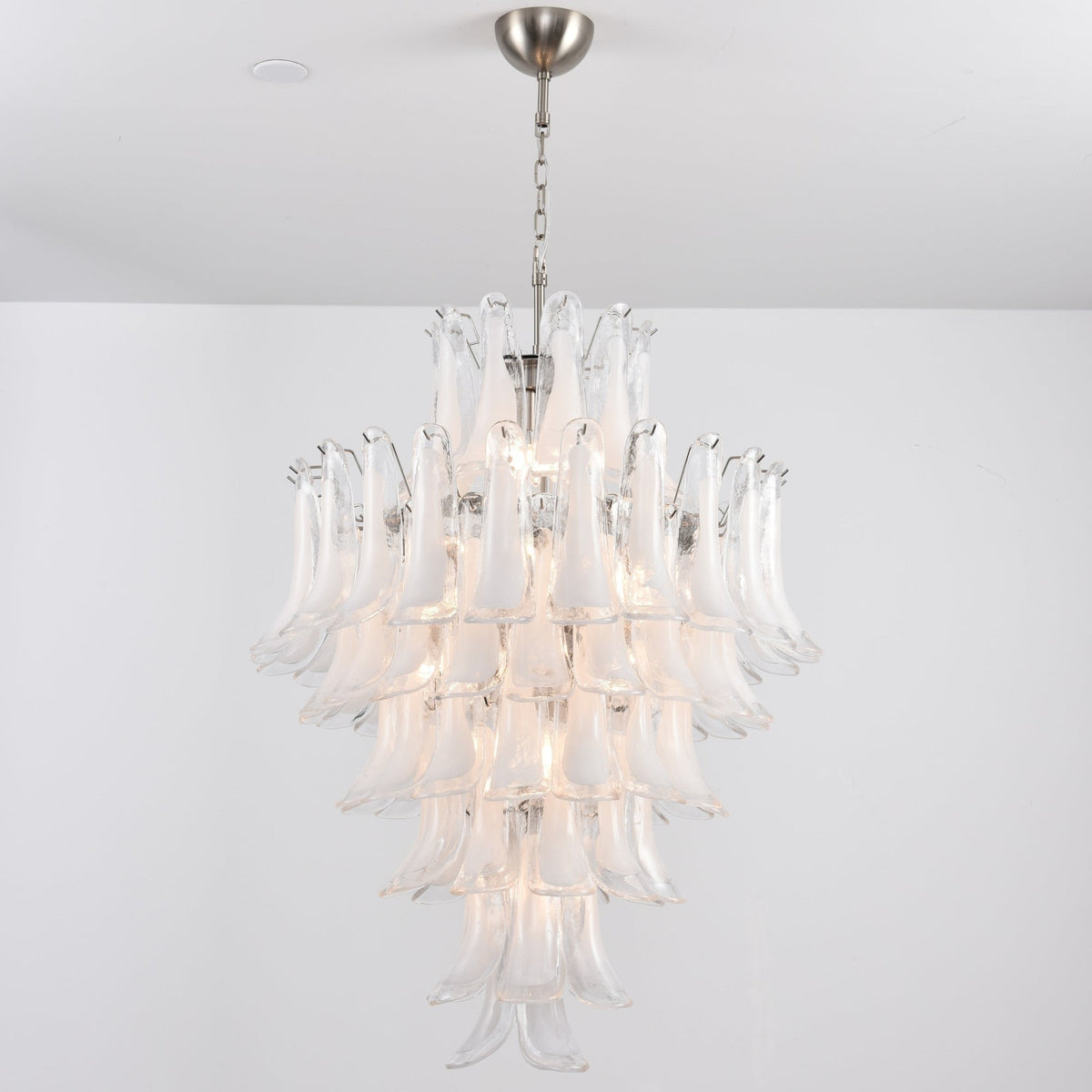 Eirivine kroonluchter wit Cloud glas Petals met bloemblaadjes