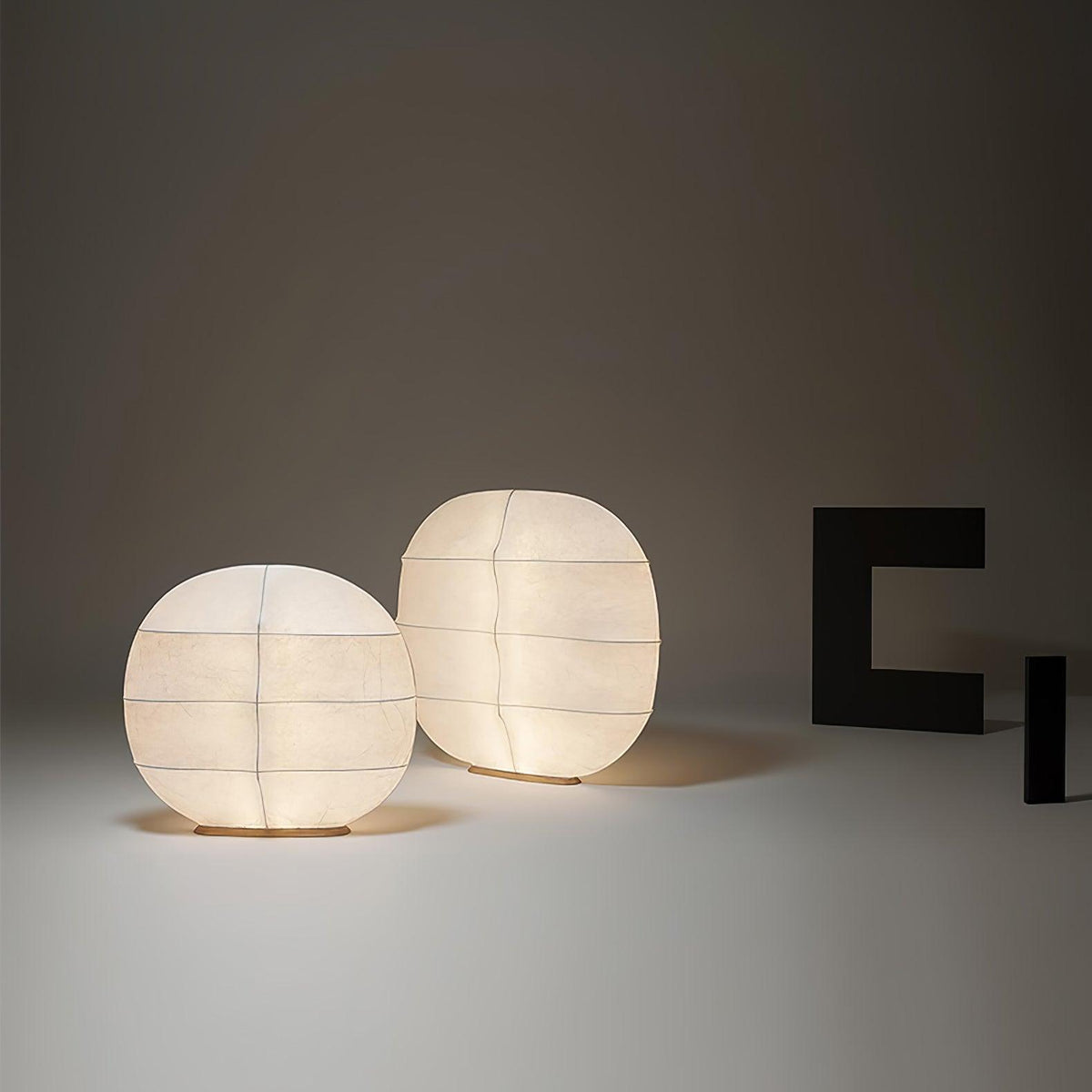 Lylaeos wandlamp met organische vorm in imitatie zijde