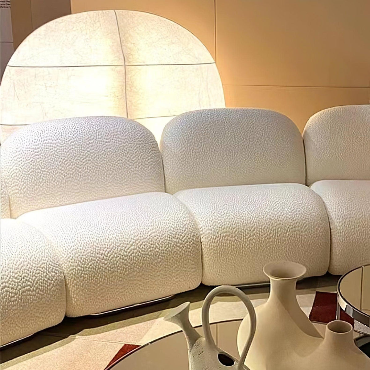 Lylaeos wandlamp met organische vorm in imitatie zijde