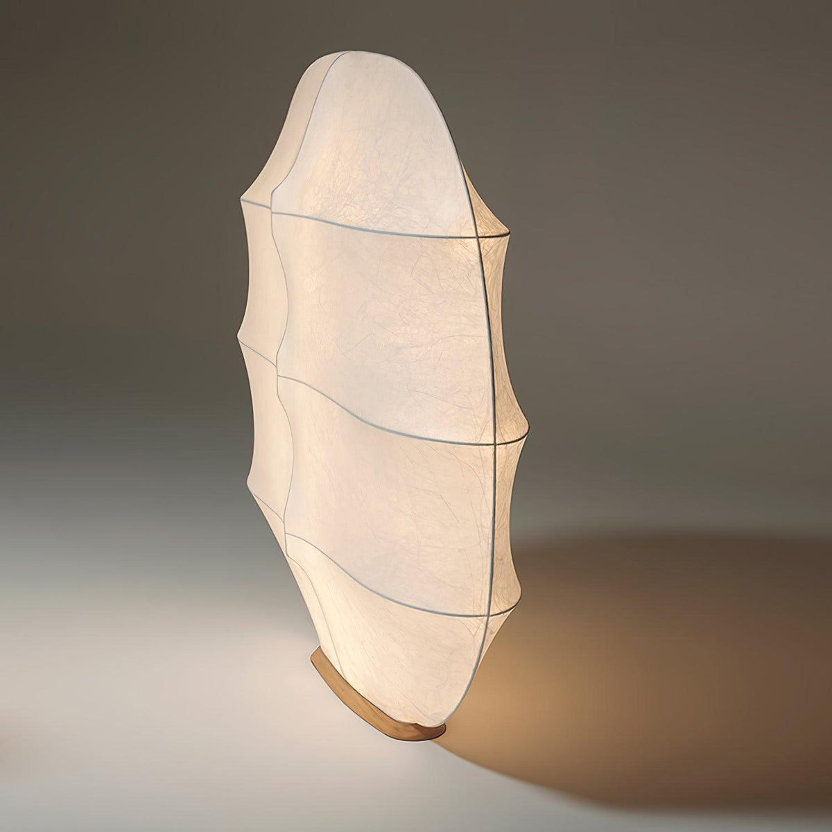 Lylaeos wandlamp met organische vorm in imitatie zijde