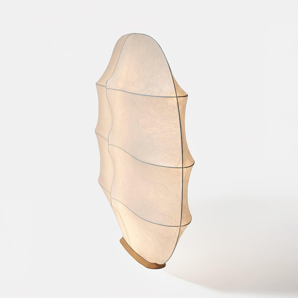 Lylaeos wandlamp met organische vorm in imitatie zijde