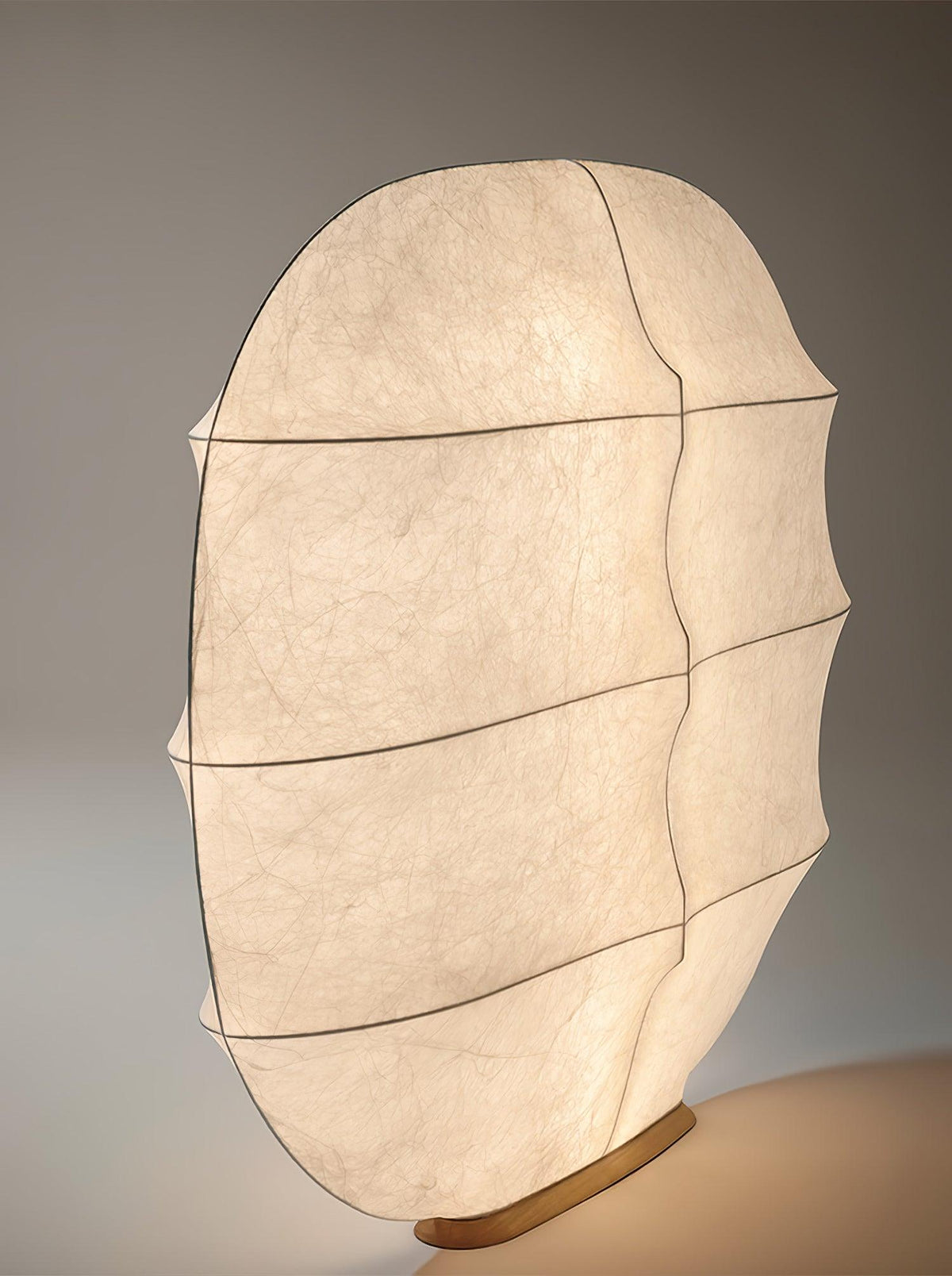 Lylaeos wandlamp met organische vorm in imitatie zijde