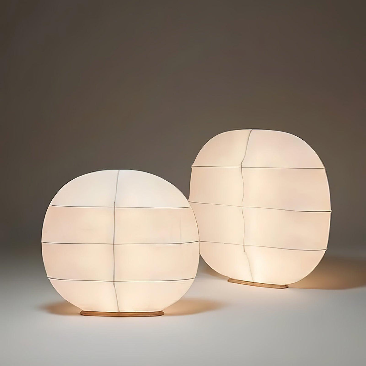 Lylaeos wandlamp met organische vorm in imitatie zijde