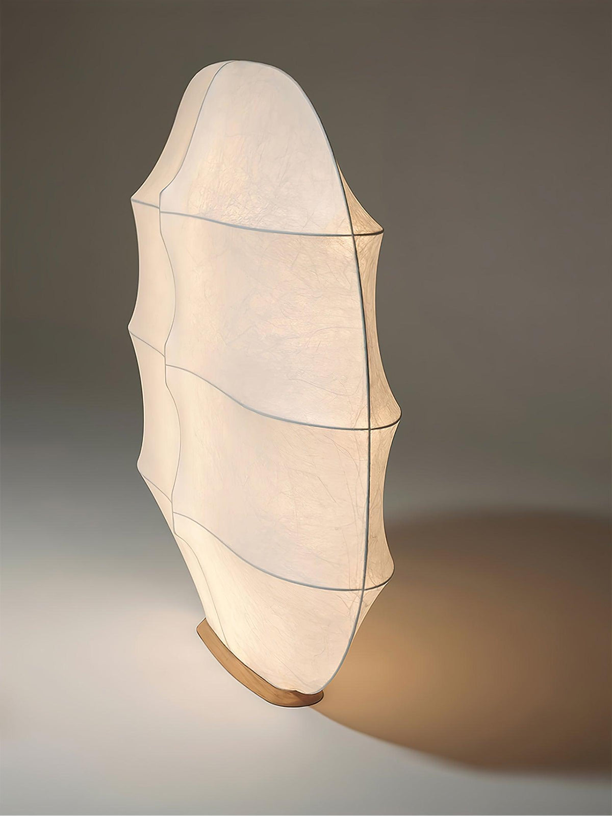Lylaeos wandlamp met organische vorm in imitatie zijde