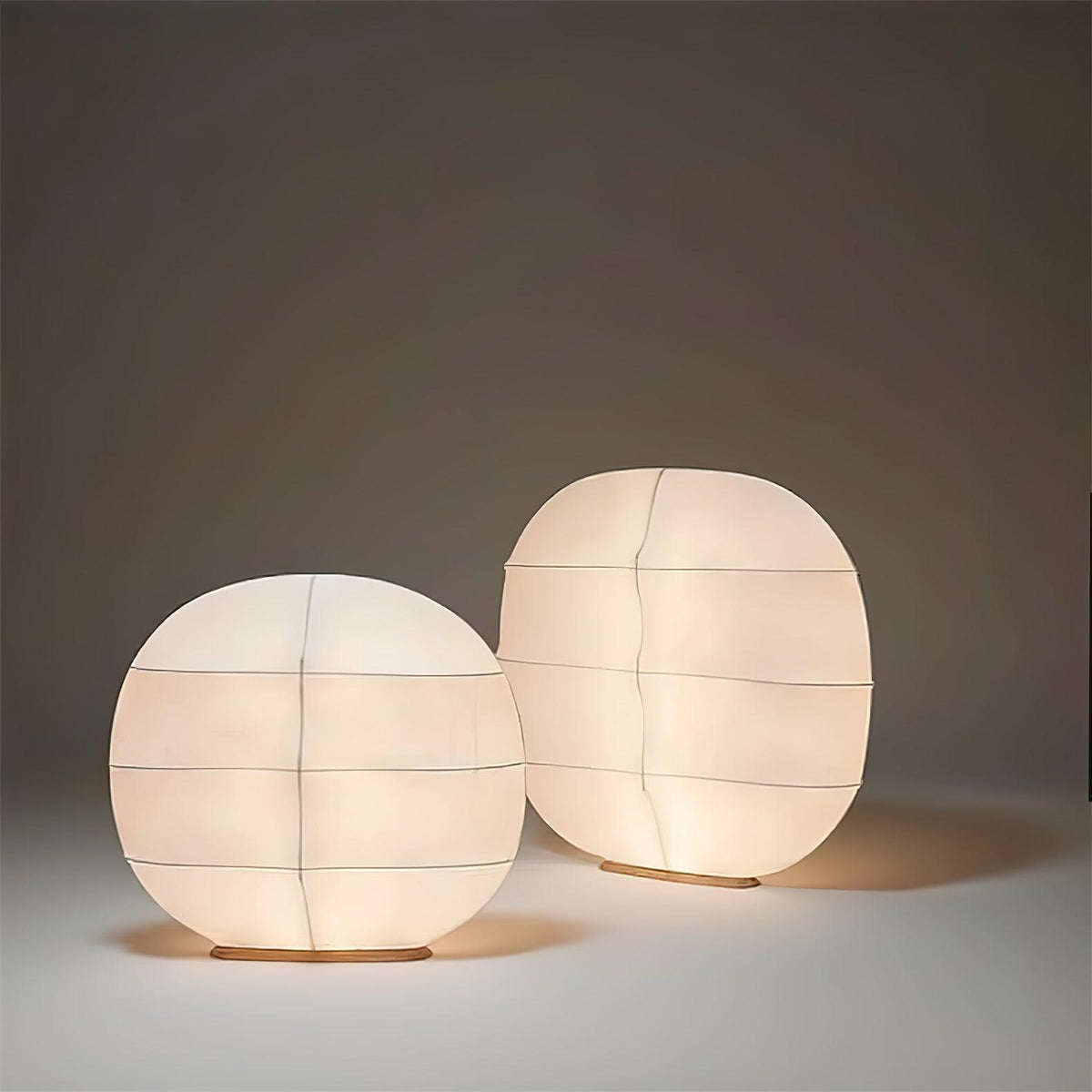 Lylaeos wandlamp met organische vorm in imitatie zijde
