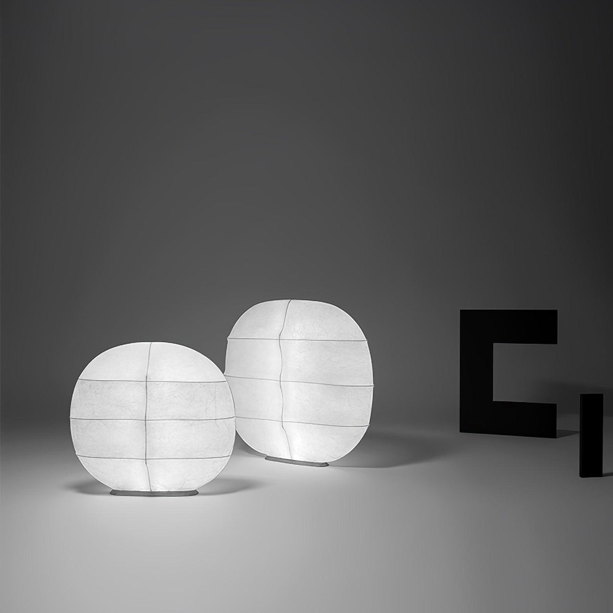 Lylaeos wandlamp met organische vorm in imitatie zijde