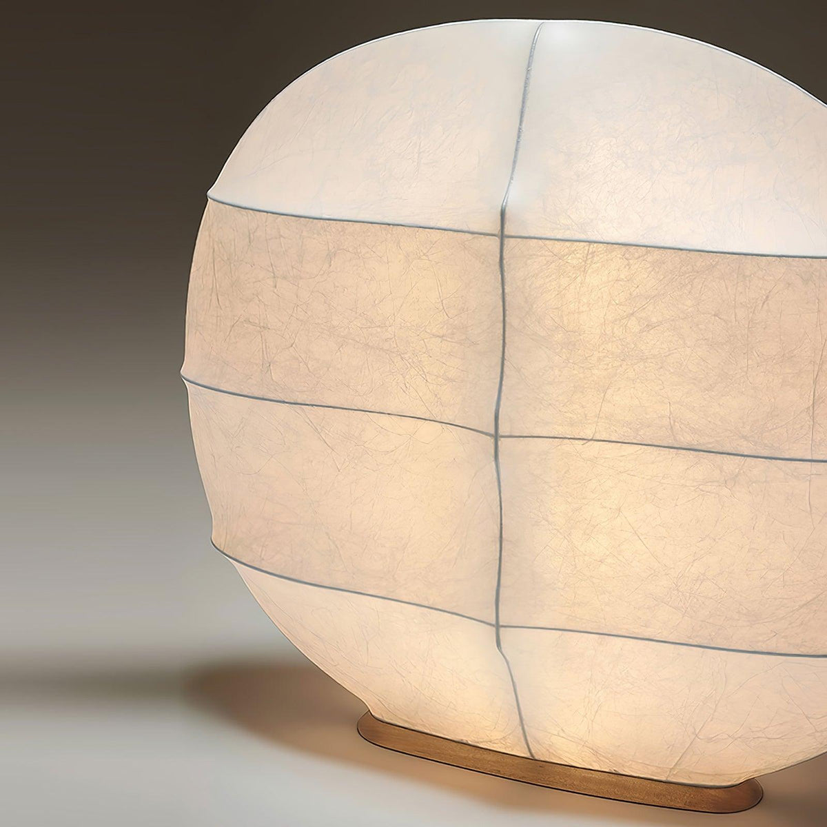 Lylaeos wandlamp met organische vorm in imitatie zijde