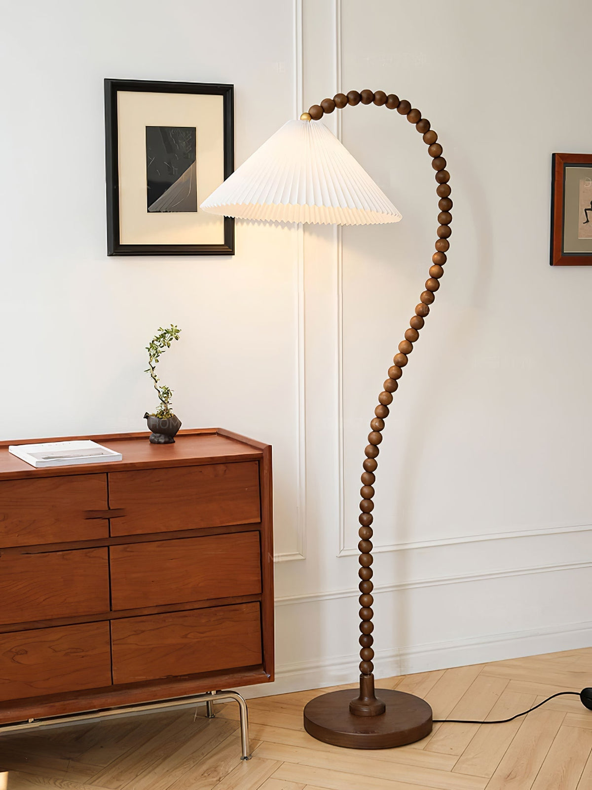 Nadia Moderne vloerlamp van walnoothout