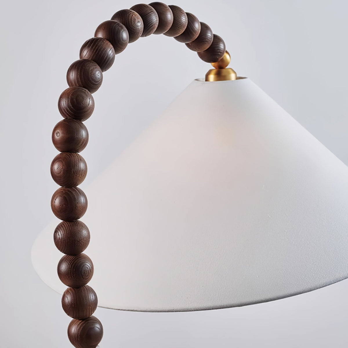 Nadia Moderne vloerlamp van walnoothout