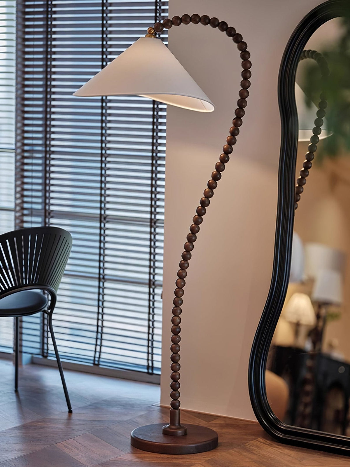 Nadia Moderne vloerlamp van walnoothout