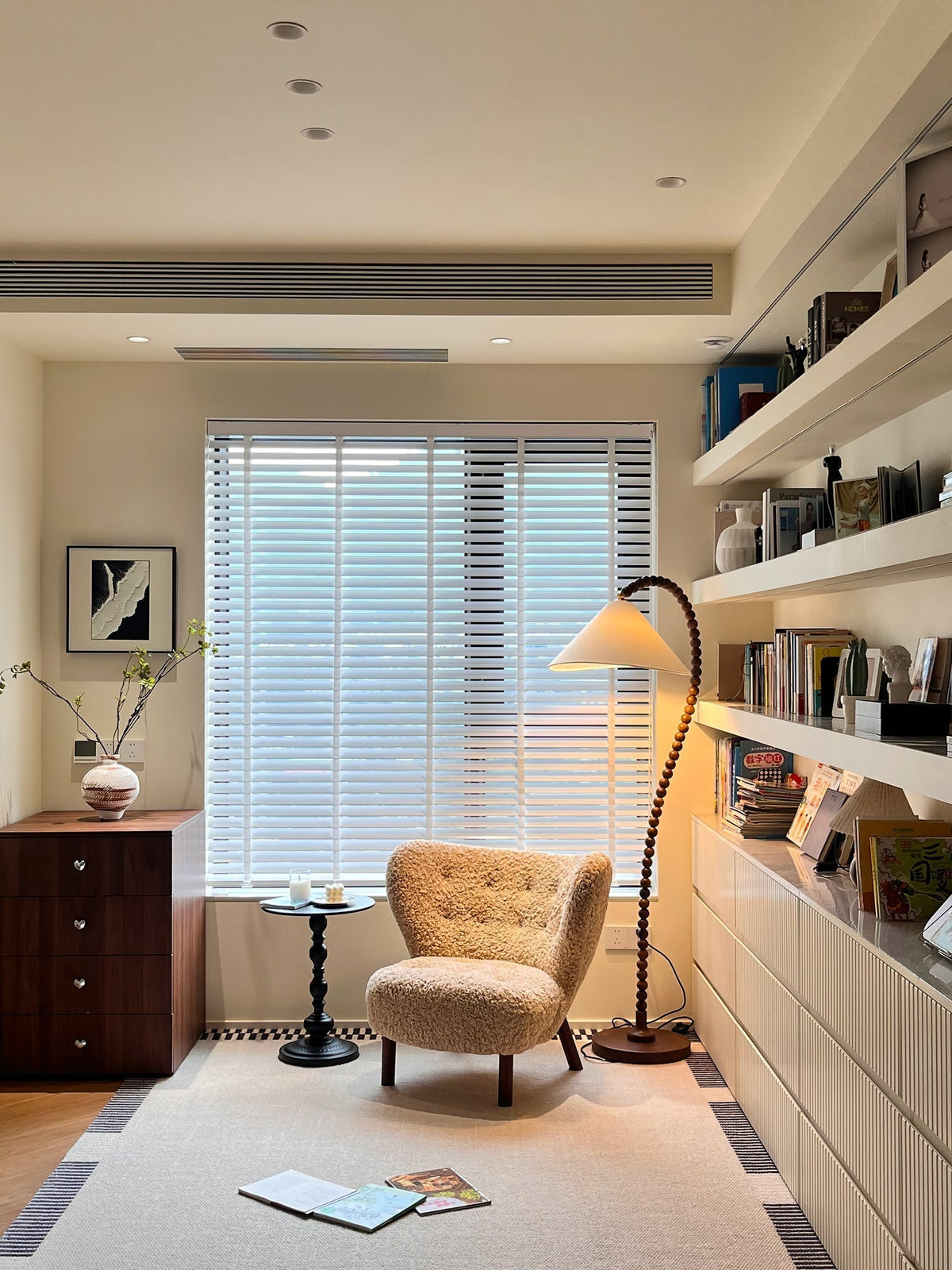 Nadia Moderne vloerlamp van walnoothout
