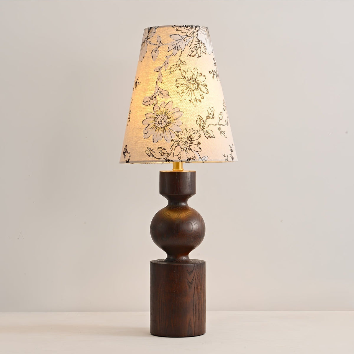 Thorne Vintage tafellamp van donker walnoothout