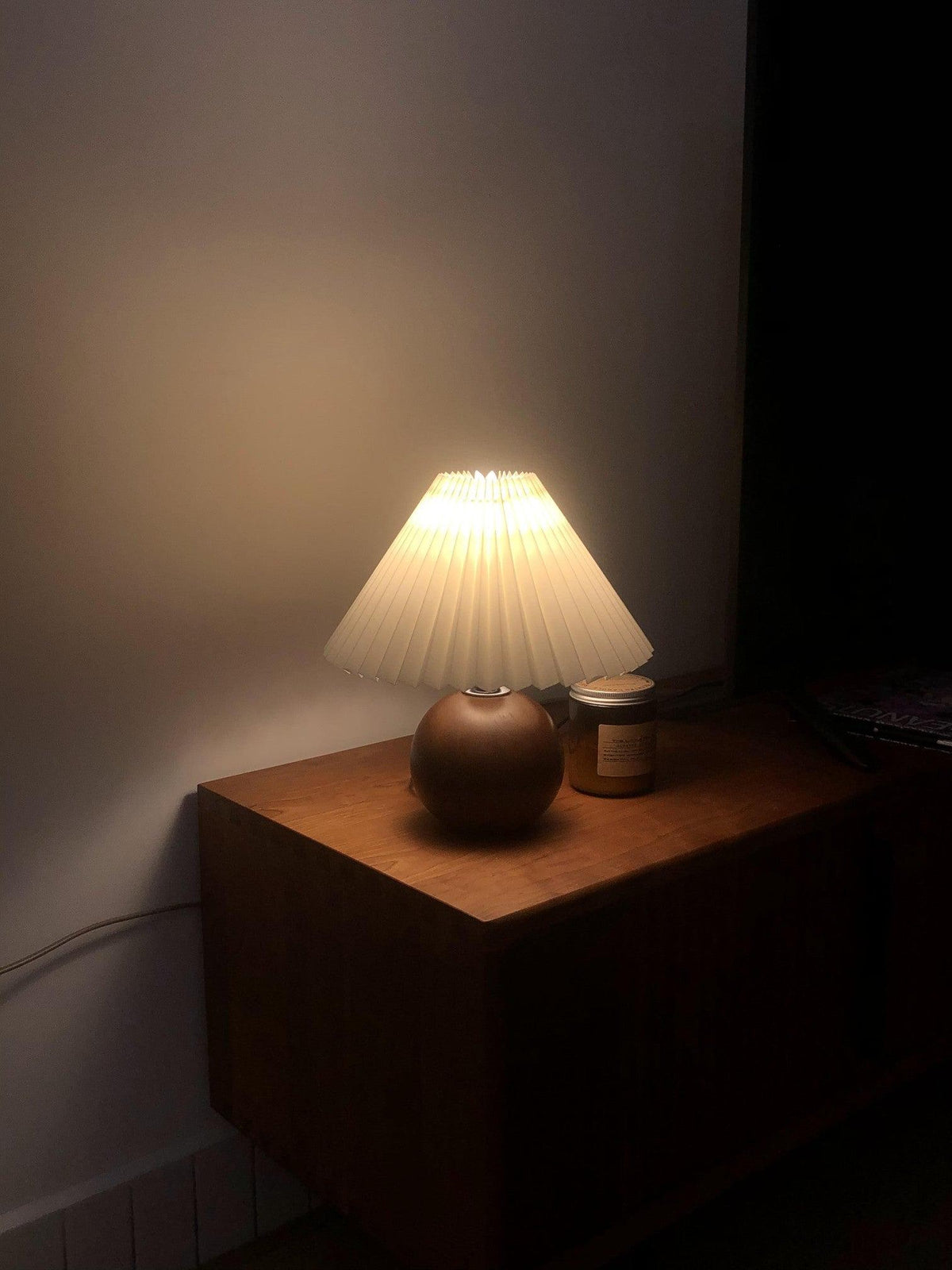 Zesilon houten bal tafellamp