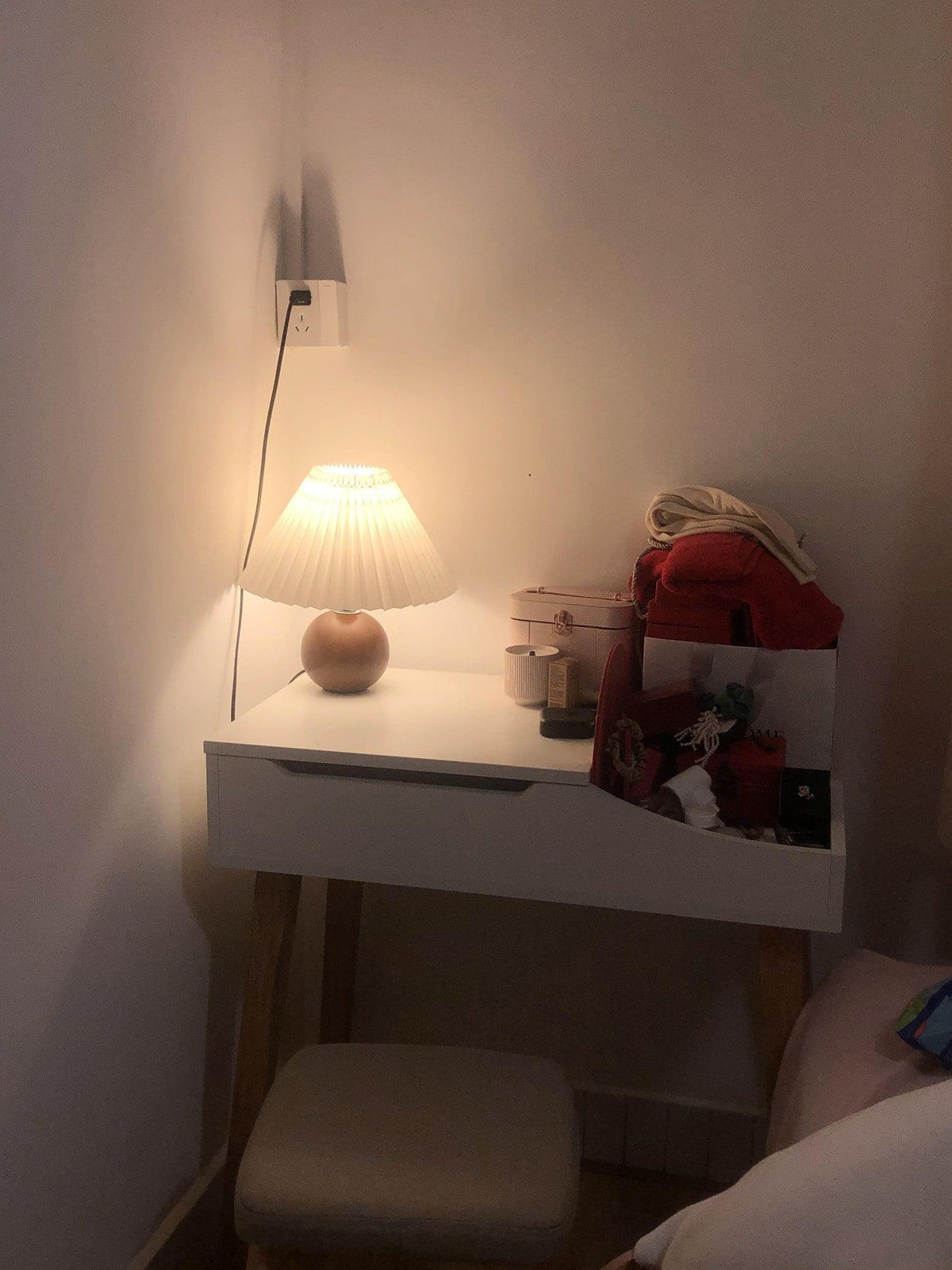 Zesilon houten bal tafellamp