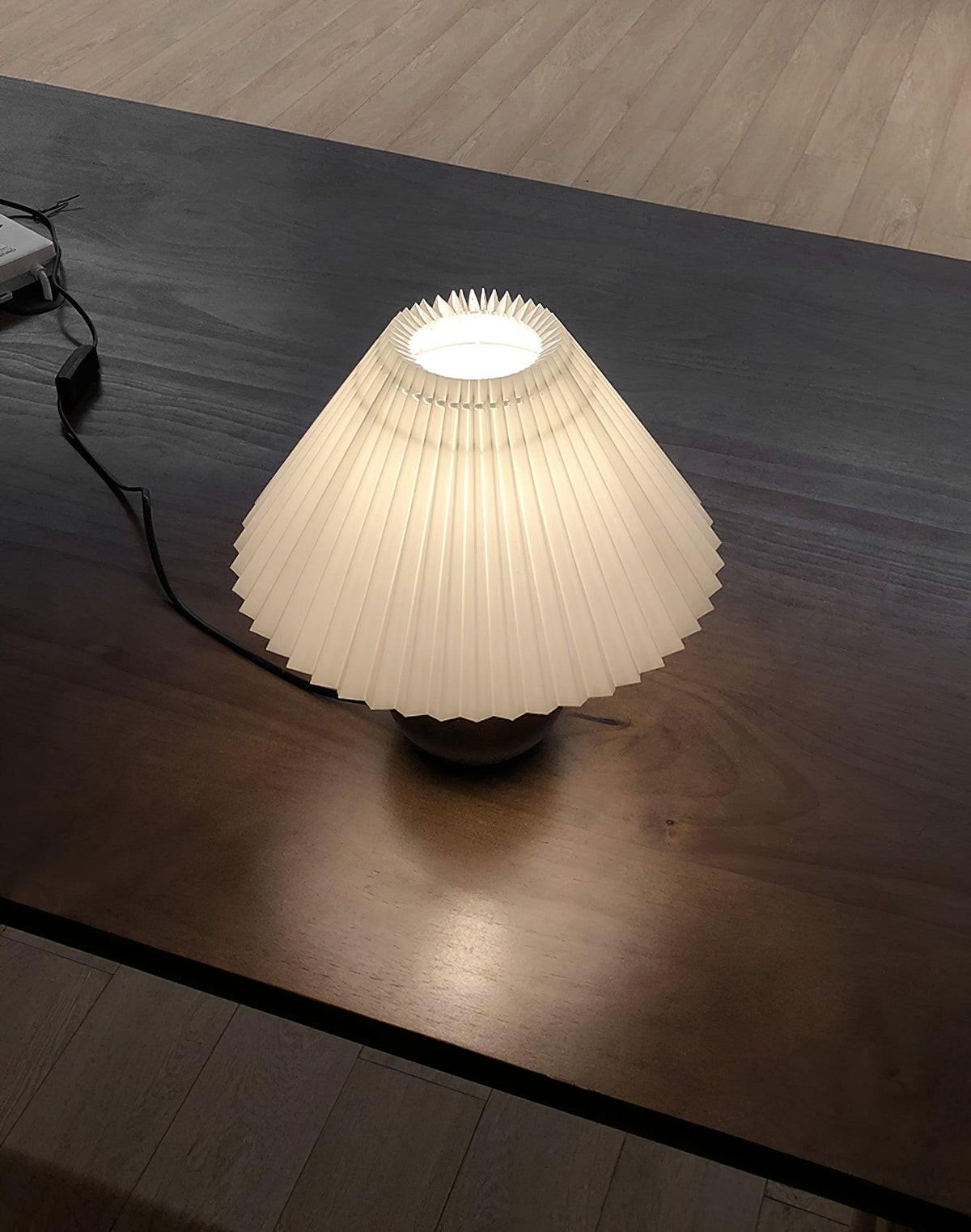Zesilon houten bal tafellamp