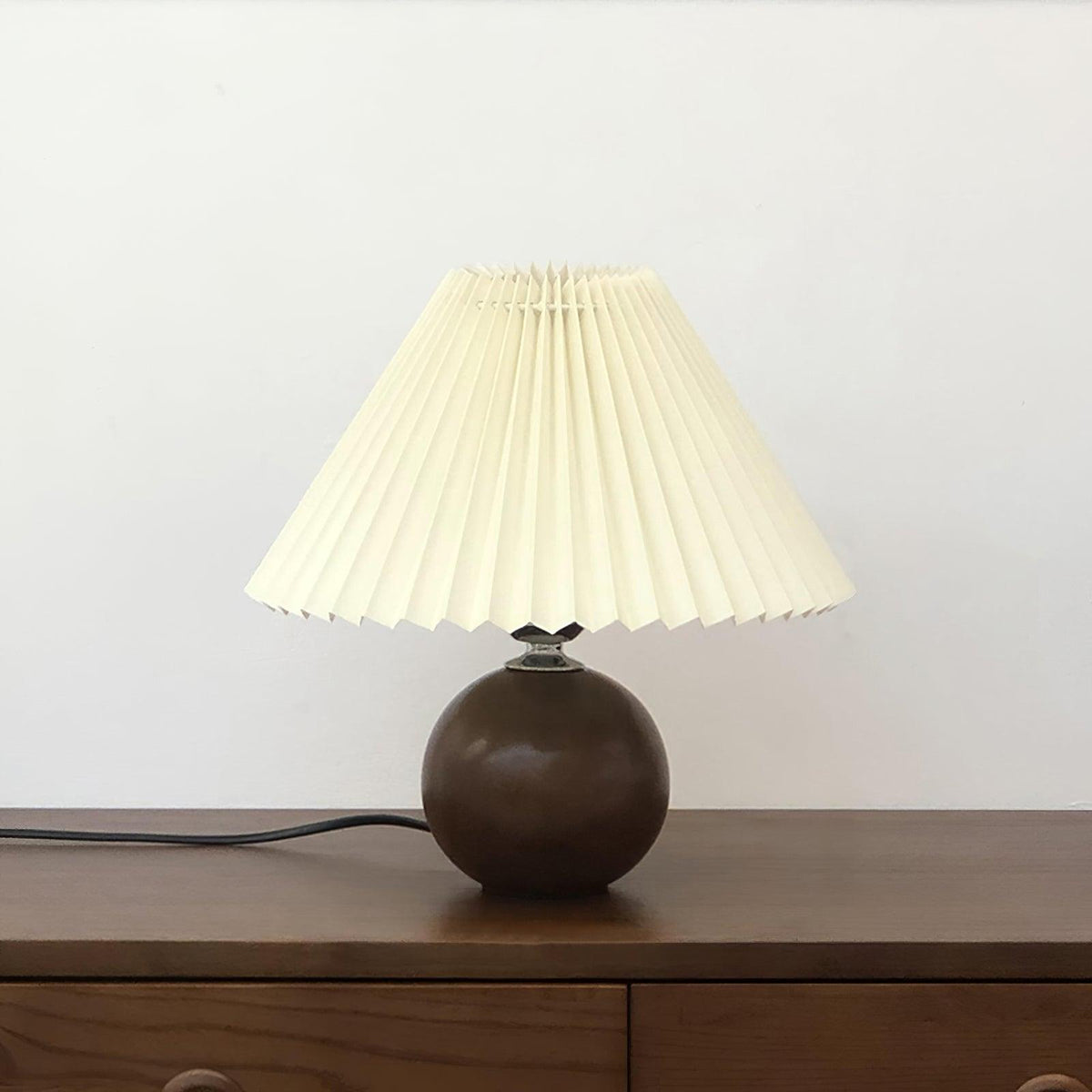 Zesilon houten bal tafellamp