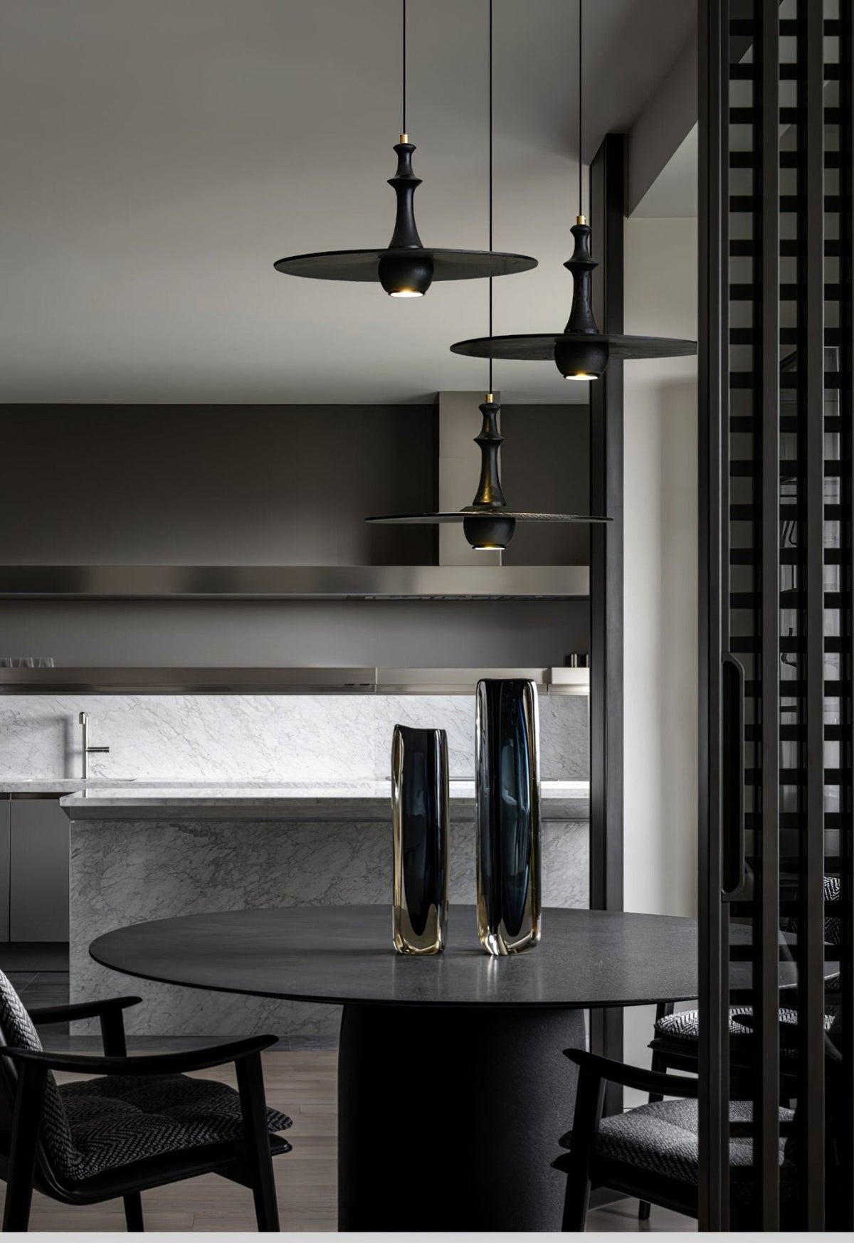 Spindle houten hanglamp met draaiend ontwerp