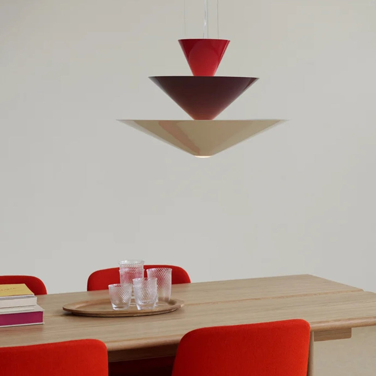 Pyramia hanglamp met gestapelde kleurblokken