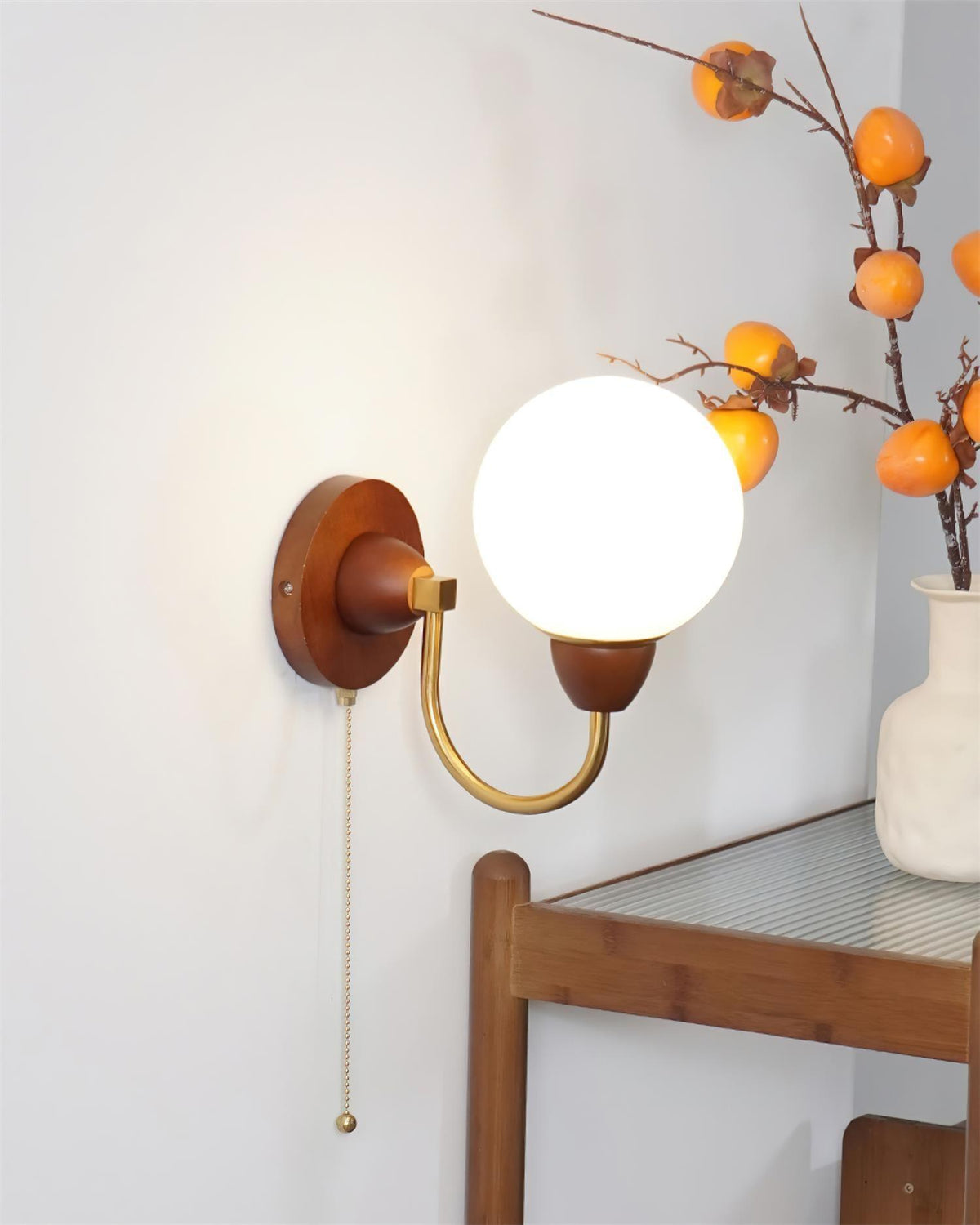 Rinielia wandlamp van walnoothout