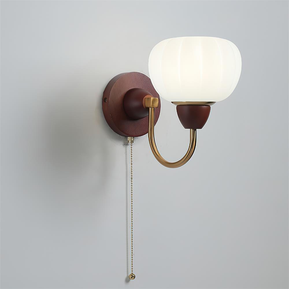 Rinielia wandlamp van walnoothout