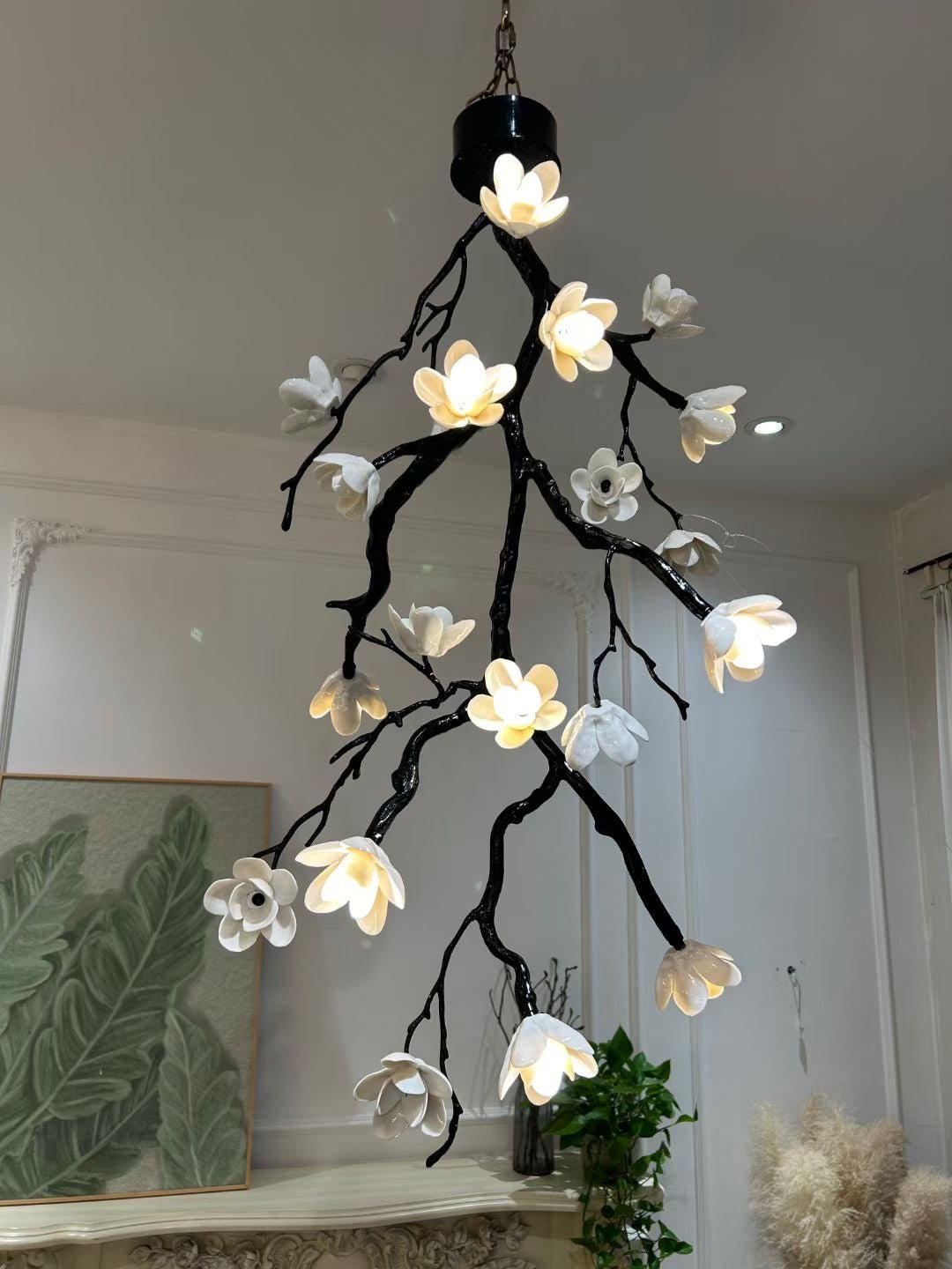 Rae kroonluchter met zwarte takken en bloemen
