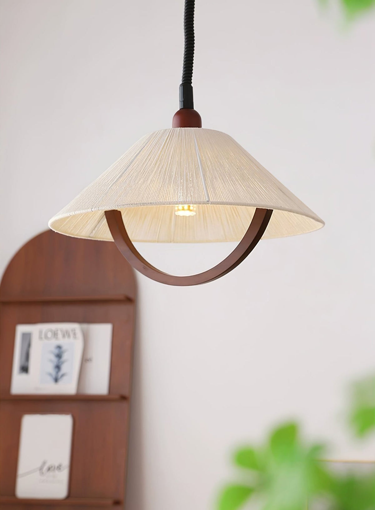 Reneria Minimalistische hanglamp van walnoot en beige